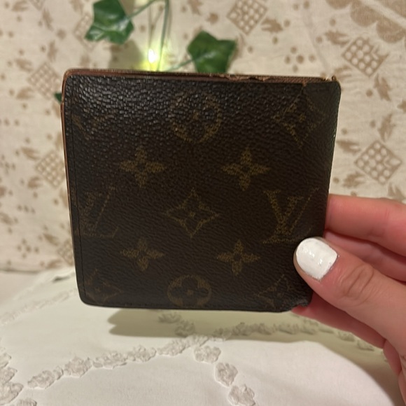 Authentic Vintage Louis Vuitton Monogram Leather Bifold Wallet - Picture 2 of 8